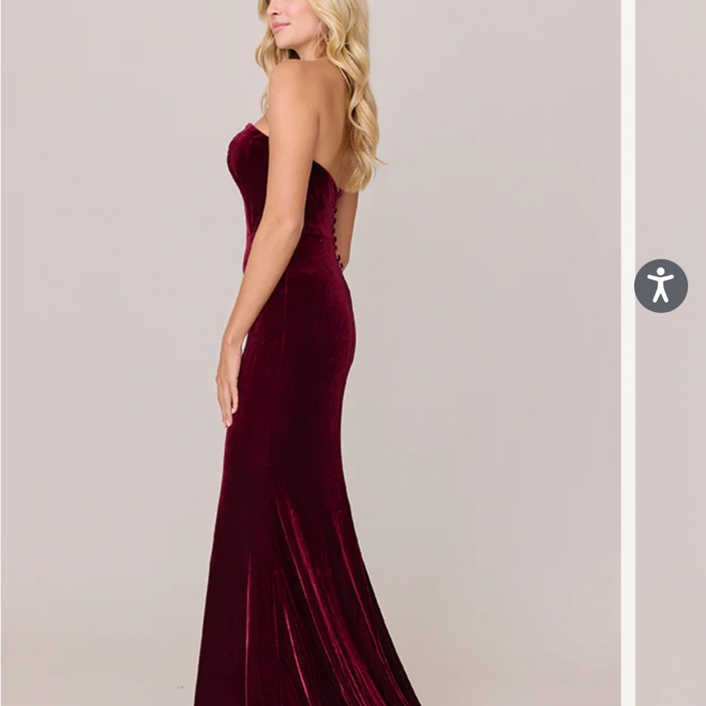 Elegant Burgundy Bridesmaid Strapless Velvet Dress - Picture 2 of 4